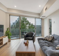 Convenient Apartment - 1 Min Walk To Train - Accommodation Batemans Bay