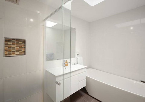 Convenient Location, Close To Tuggerah Lake - Accommodation Batemans Bay 3