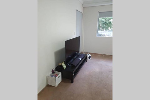 Convenient One Bedroom Apartment Close To City - Accommodation Batemans Bay 1