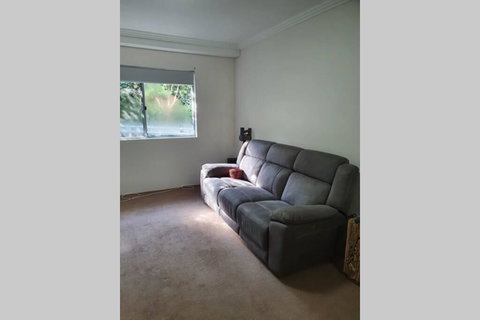 Convenient One Bedroom Apartment Close To City - Accommodation Batemans Bay 3