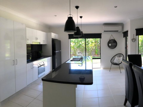 Cooya Beach - Ultimate Tropical Getaway - Accommodation Batemans Bay 3