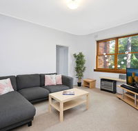 Cosy 2BR plus Parking in Nth Sydney - Accommodation Batemans Bay