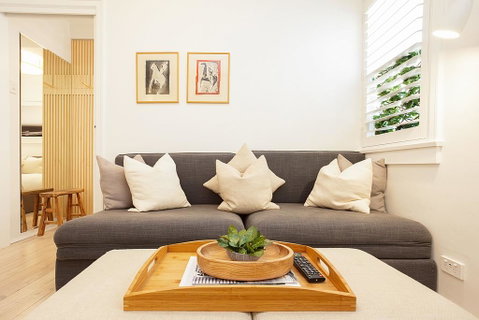 Cosy Flat In Art Deco Building Minutes From City - Accommodation Batemans Bay 2