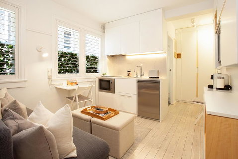 Cosy Flat In Art Deco Building Minutes From City - Accommodation Batemans Bay 0