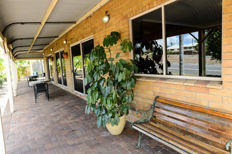Country Comfort Gin Gin Wild Scotsman Motor Inn - Accommodation Batemans Bay 3