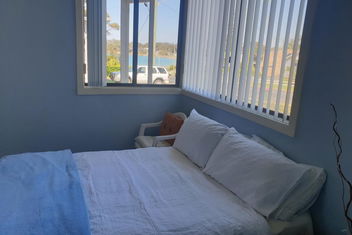 Cozy Beach Weekender with Accommodation Batemans Bay