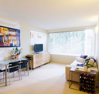 Cozy One Bedroom Apartment in Waverton - Accommodation Batemans Bay