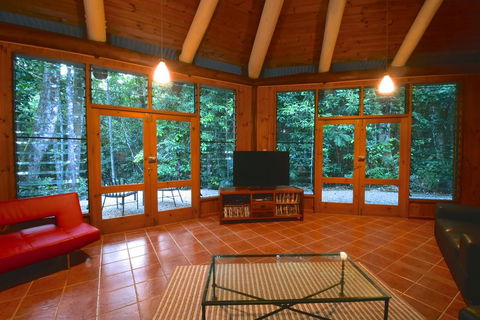 Daintree Cascades - Accommodation Batemans Bay 1