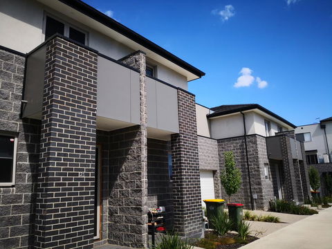 Delicate And Peaceful Bundoora Townhouse 20-R2 - Accommodation Batemans Bay 1