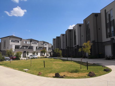 Delicate And Peaceful Bundoora Townhouse 20-R2 - Accommodation Batemans Bay 3