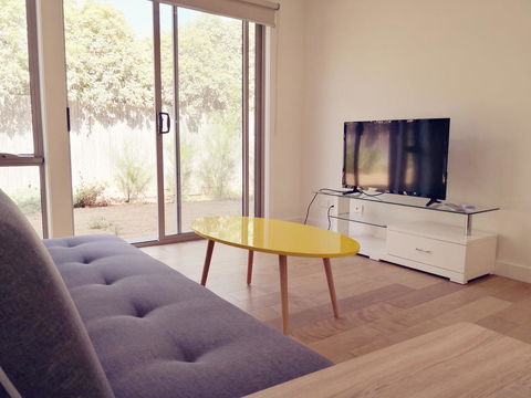 Delicate And Peaceful Bundoora Townhouse 20-R4 - Accommodation Batemans Bay 0