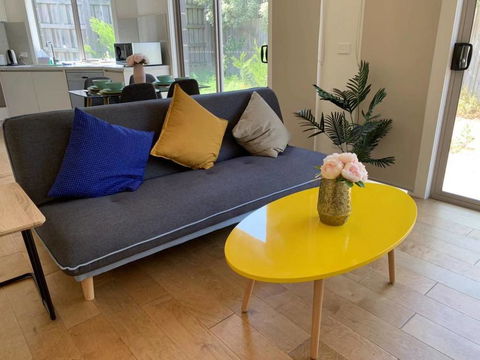 Delicate And Peaceful Bundoora Townhouse 7 - Accommodation Batemans Bay 0