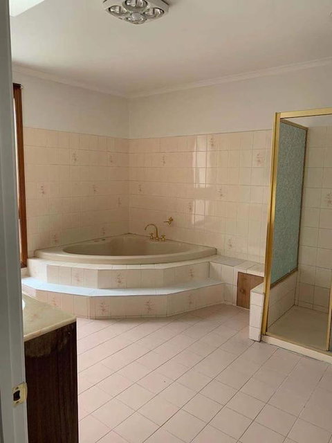 Delicate Bedroom In Bentleigh East - Accommodation Batemans Bay 3