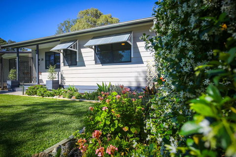 Dell-Lee Cottage - Accommodation Batemans Bay 0