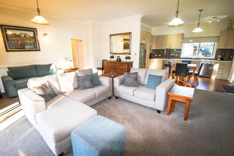 Dieudonne - Accommodation Batemans Bay 1