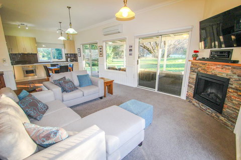 Dieudonne - Accommodation Batemans Bay 0