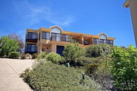 Dromaius 5 - Great Views of The Snowy Mountains