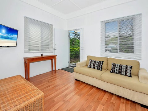 Easy Going Holiday Unit On McKenzie MK6 - Accommodation Batemans Bay 2