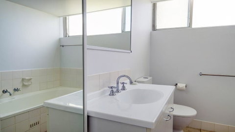 Ebbtide 2 - On Main Beach! - Accommodation Batemans Bay 1