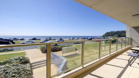 Ebbtide 3 - On Main Beach! - Accommodation Batemans Bay 2