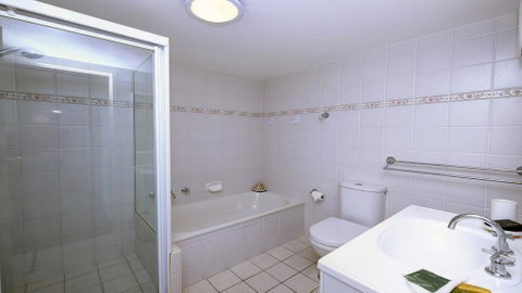 Ebbtide 3 - On Main Beach! - Accommodation Batemans Bay 3