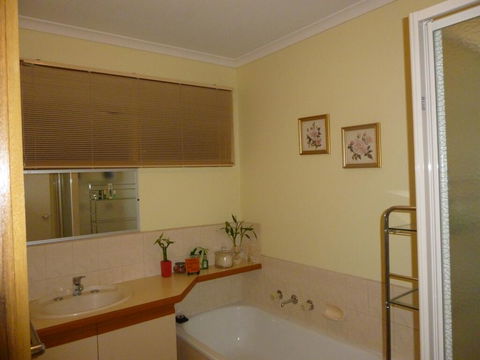 Effie Court - Accommodation Batemans Bay 3