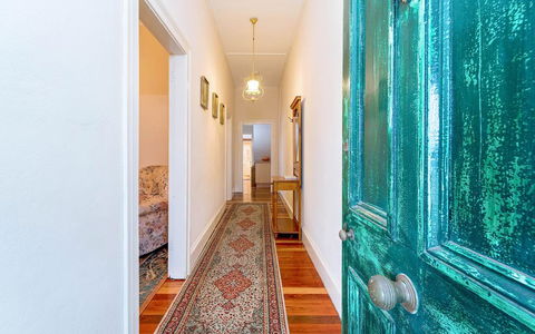 Eliza 1875 Red Brick Duplex Townhouse - Accommodation Batemans Bay 1