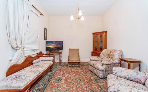 Eliza 1875 Red Brick Duplex Townhouse - Accommodation Batemans Bay 2