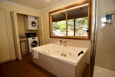 Ellimata Holiday Cottage - Accommodation Batemans Bay 2