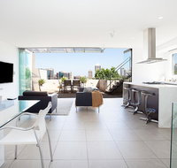 Enjoy Leafy Urban Outlooks in Modern Lifestyle Retreat - Accommodation Batemans Bay