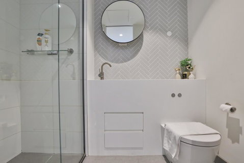 EQ TOWER Melbourne CBD APT - Accommodation Batemans Bay 3