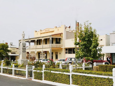 Eureka Hotel / Rainbow Brewery - Accommodation Batemans Bay 0