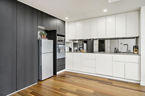 Executive City-centre Apartment With Parking - Accommodation Batemans Bay 2