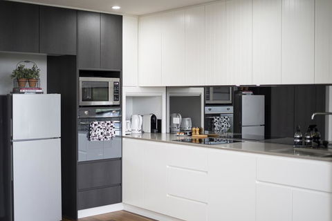 Executive City-centre Apartment With Parking - Accommodation Batemans Bay 1