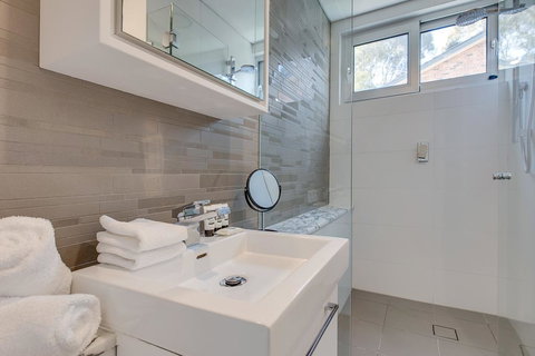 Explore Sydney From A New North Shore Apartment - Accommodation Batemans Bay 2