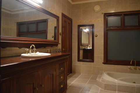 Gargoyle Lodge - Accommodation Batemans Bay 2