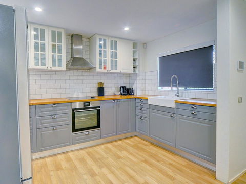 GCHM Beachside Getaway With Netflix & Wi-Fi - Accommodation Batemans Bay 1