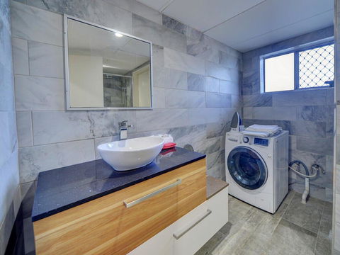 GCHM Beachside Getaway With Netflix & Wi-Fi - Accommodation Batemans Bay 3