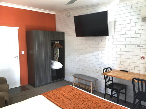 Gin Gin Village Motor Inn Motel - Accommodation Batemans Bay 2