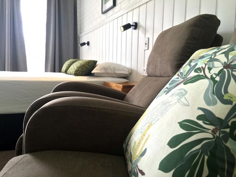 Gin Gin Village Motor Inn Motel - Accommodation Batemans Bay 0