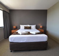 Gladstone Reef Hotel Motel - Accommodation Batemans Bay