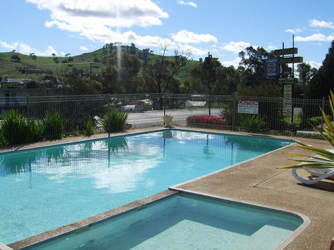 Golden Chain Garden Motor Inn Gundagai - Accommodation Batemans Bay 1