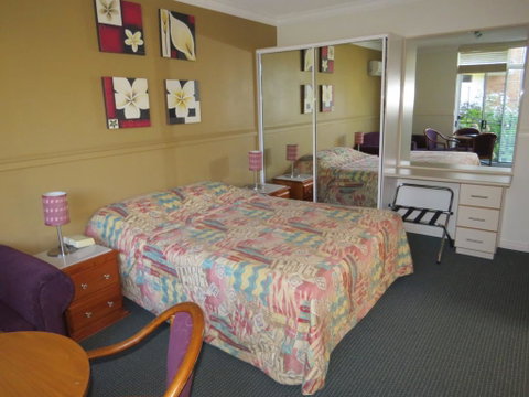 Golfview Lodge - Accommodation Batemans Bay 3