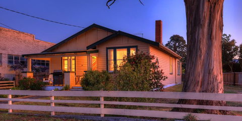 Grace's Spa Cottage - Accommodation Batemans Bay 0