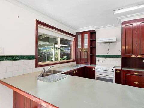 GUMS & ROSES - Family Home In The Heart Of Town. - Accommodation Batemans Bay 3