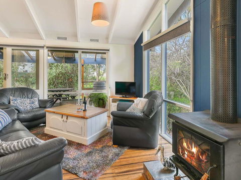 Hakea Bush Cabin - Accommodation Batemans Bay 1