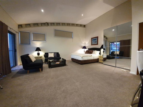 Hangar House Mudgee - Accommodation Batemans Bay 1