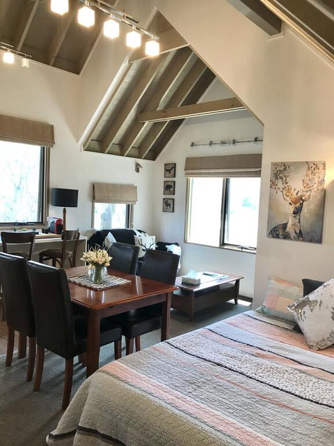 Hetos Hut - Accommodation Batemans Bay 3
