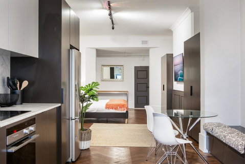 High-End Studio Near Parks, Theatres And Dining - Accommodation Batemans Bay 0