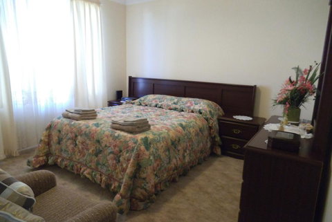 Hillview B & B Forbes - Accommodation Batemans Bay 2